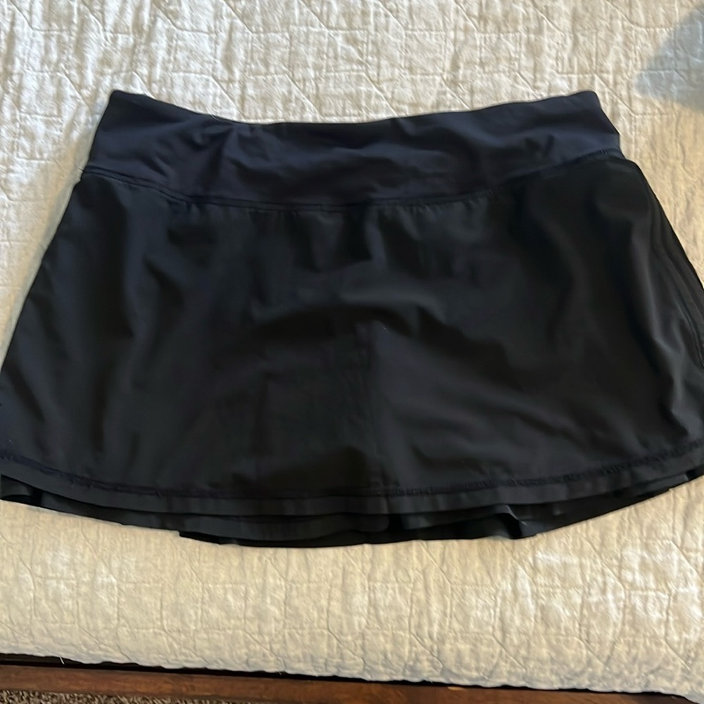 Lululemon women’s size 8 black tennis skirt used good condition